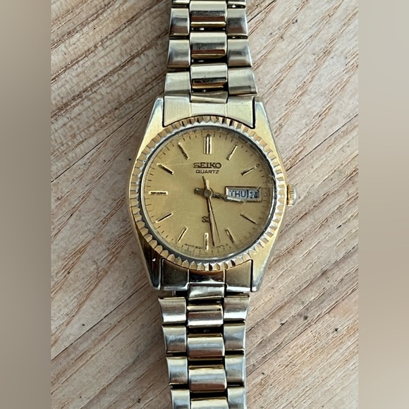 Seiko Ladies Watch Vintage Gold Tone Bracelet and Dial Day Date Windows - Picture 3 of 11